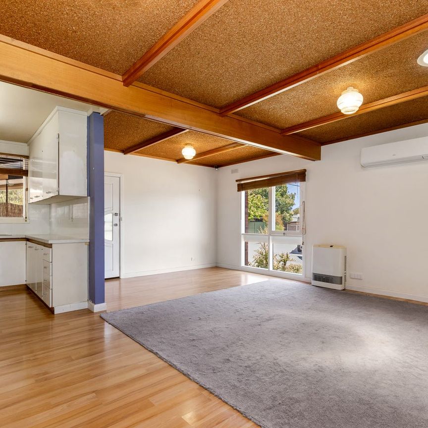 Comfortable, Low-Maintenance Living in a Prime Strathdale Location - Photo 1