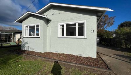 Comfortable three-bedroom home - Photo 5