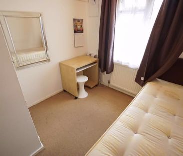 Room in a Shared House, Tarling Road, E16 - Photo 2