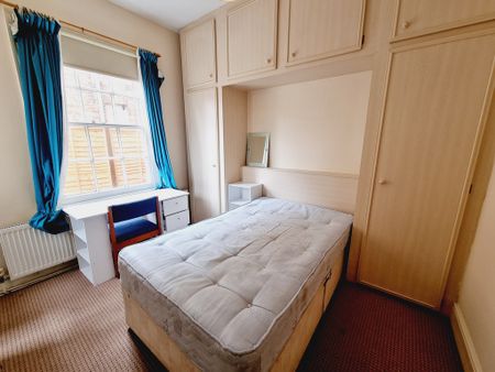 5 Bed Student Accommodation - Photo 3