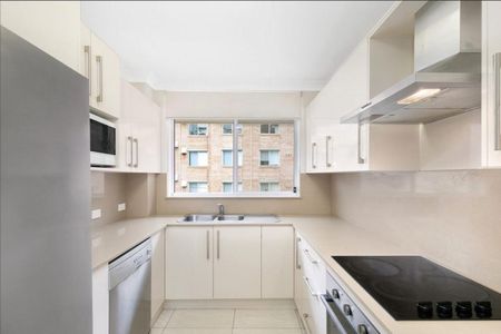 Spacious Three-Bedroom Apartment in Prime Epping Location - Photo 4