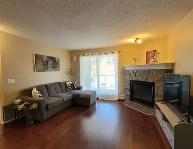 2 bedrooms, 2 bathroom and 2 Parkings condo | 10 Sierra Morena Mews Southwest, Calgary - Photo 1