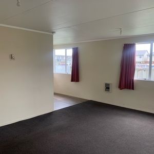 Three Bedroom Close To University - Hamilton East - Photo 2