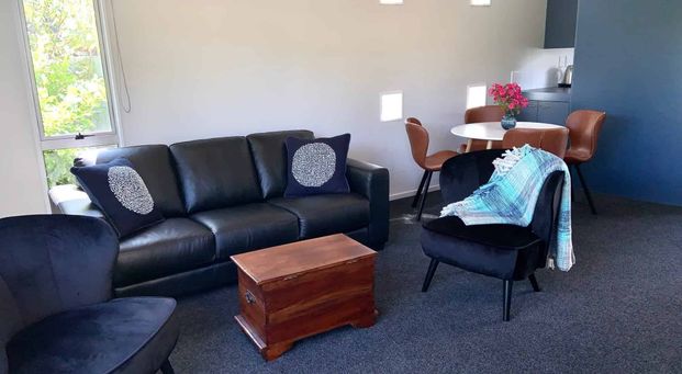 Fully Furnished 2 - 3 Bedroom City Townhouse with Internal Access Garage! - Photo 1