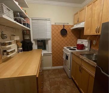 10 Mount Royal Avenue apartment — Toronto, ON (1-Bedroom) - 1 Bedroom - Photo 5