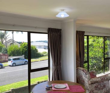 Spacious Family Home - Photo 3