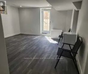 8 BENHURST CRESCENT - Photo 5