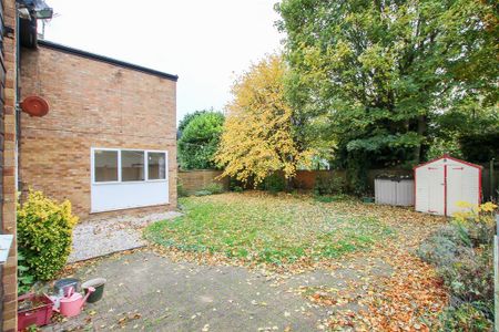 4 bedroom end of terrace house to rent - Photo 4