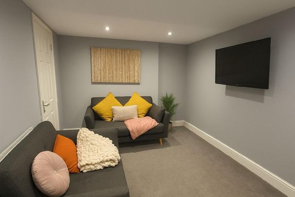 1 bedroom in a house share to rent - Photo 1