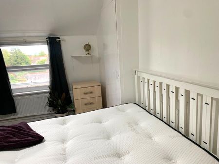 4 bedroom flat to rent - Photo 5