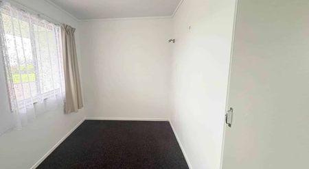 Tidy Studio Bedsit - Photo 3