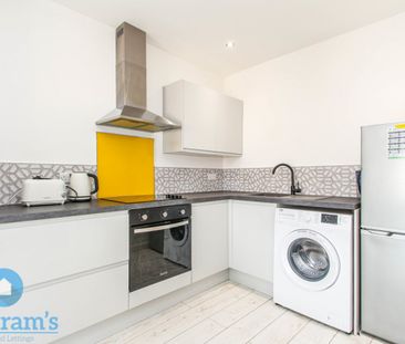 3 bed Flat for Rent - Photo 2