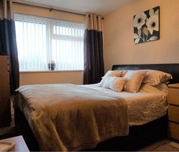 3 bedroom end of terrace house to rent - Photo 4