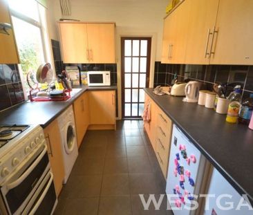 3 Bed - Pitcroft Avenue, Reading - Photo 1