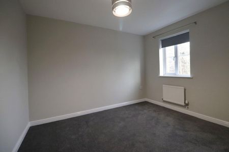 4 bedroom semi-detached house to rent - Photo 4