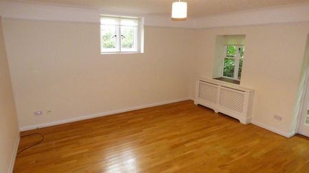 2 bedroom character property to rent - Photo 2