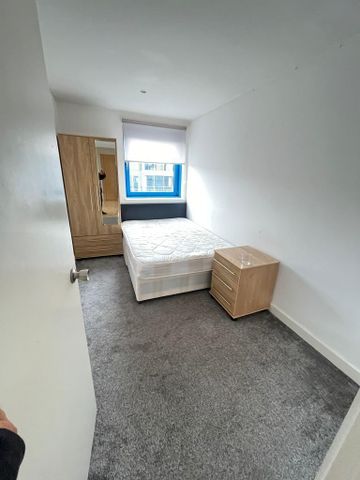 3 bedroom apartment to rent - Photo 4