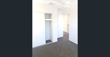 AVAILABLE 16/01/26 - 3 BEDROOM 2 BATH TOWNHOUSE WITH DUCTED AIR - Photo 3