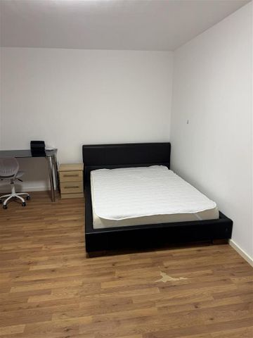 3 bedroom private hall to rent - Photo 4