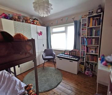 3 Bed Semi-Detached House, Brenley Gardens, SE9 - Photo 4