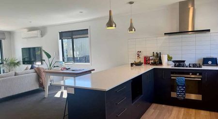 Sunny and spacious home in Whitby now available! - Photo 2