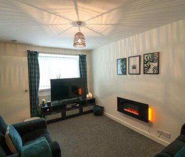 1 bedroom mews to rent - Photo 2