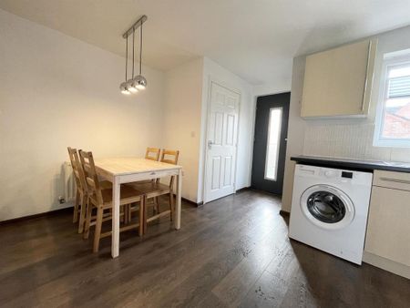 3 bedroom semi-detached house to rent - Photo 2