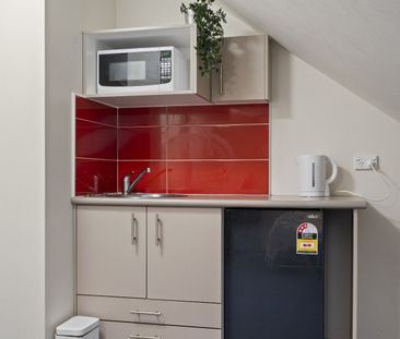 Redfern - Photo 1