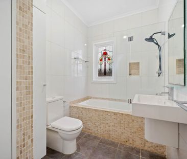 CHARACTER FILLED HOME WITH A MODERN TOUCH - Photo 4