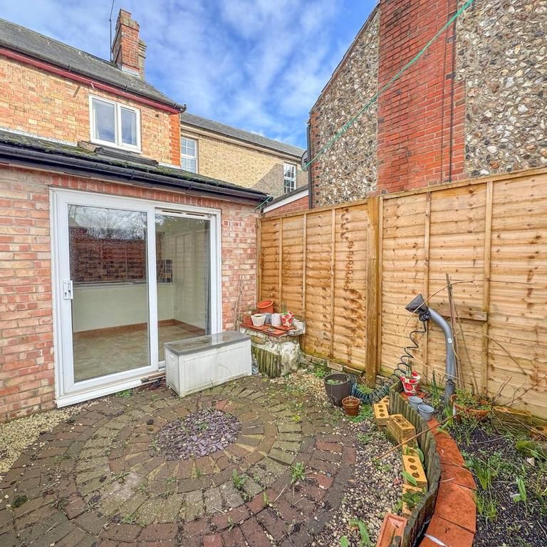 2 bedroom terraced house to rent - Photo 1