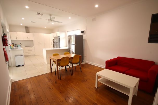6-bedroom shared house / townhouse, Fox Avenue - Photo 1