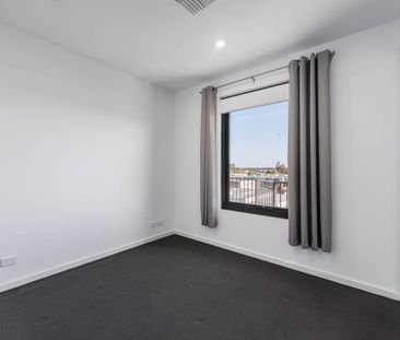 Golf Course Views, Modern Comfort & Secure Parking - Photo 4