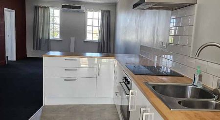 Central Petone two-bedroom apartment - Photo 2