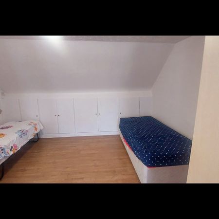 Room in a Shared House, Gantshill, IG2 - Photo 3