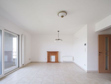 Appartement met 3 slaapkamers, aangenaam terras en autostaanplaats met prachtig en open zicht over de Leie. - Photo 2