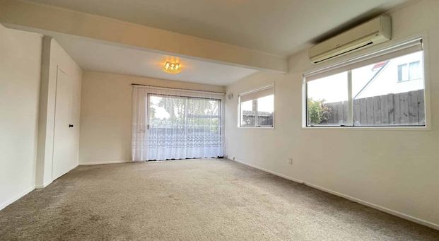 Spacious 4-Bedroom Home in Totara Vale - Photo 1