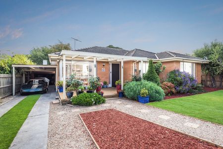 Spacious Entertainer in Ideal Location! - Photo 5