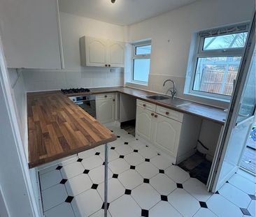 2 Bed Terraced House, Dolphin Lane, B27 - Photo 6