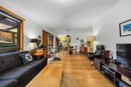 Well Presented Home in Peaceful Brown Hill Court - Photo 2