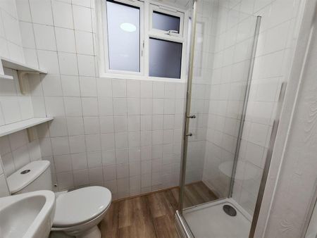 1 bedroom in a house share to rent - Photo 5