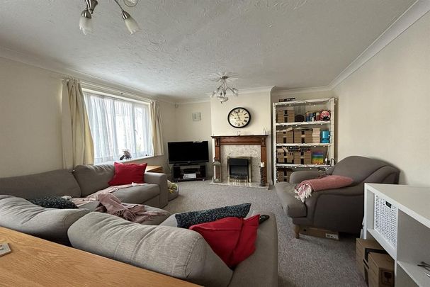 3 bedroom semi-detached house to rent - Photo 1