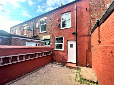 Grasmere Street, Longsight, Manchester, M12 - Photo 2