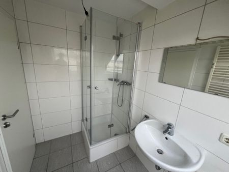 Moderne 2-Zimmer-Dachgeschosswohnung in der Bergisch Gladbacher Fußgängerzone! - Foto 4