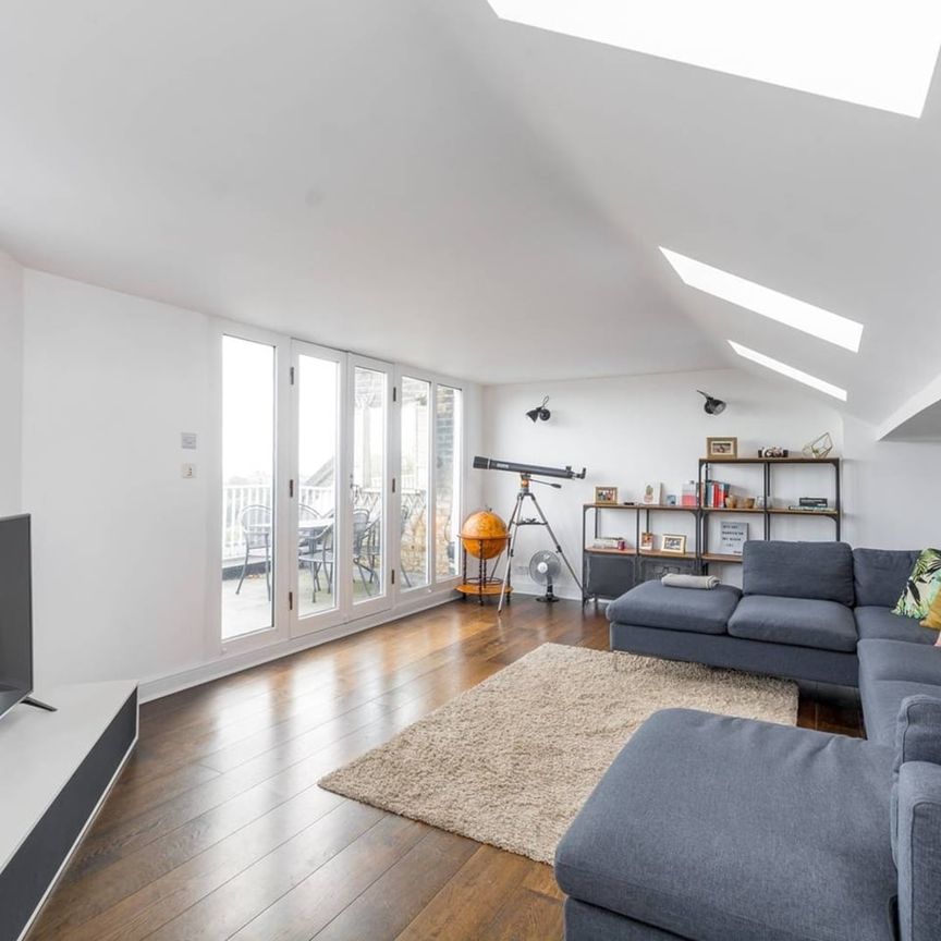 2 Bed Flat, Southwood Lane, N6 - Photo 1