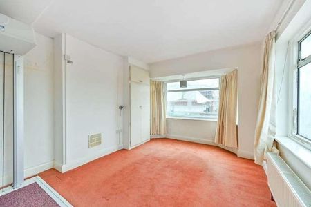 Central Avenue, Hounslow, TW3 - Photo 3