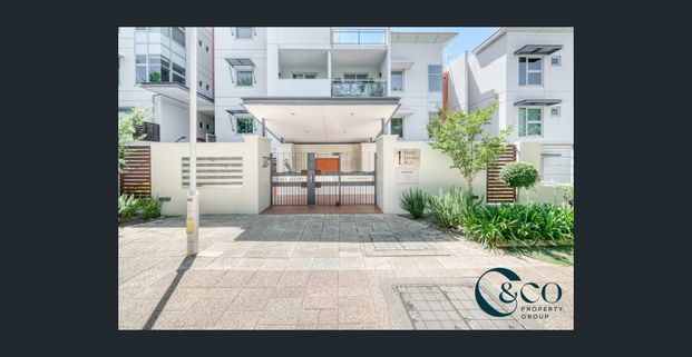 Rare 4-Bedroom Apartment in East Perth – Stunning River Views! - Photo 1