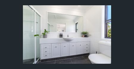 Townhouse in Robina - Photo 3