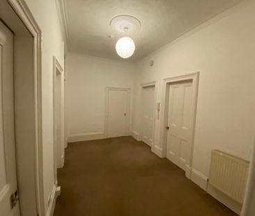 3 bedroom flat to rent - Photo 3