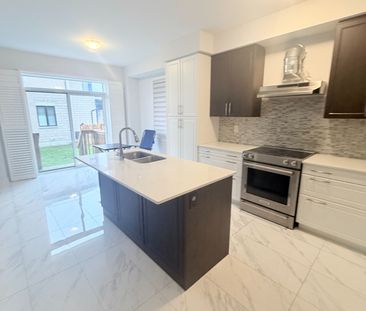 For Lease - 53 Woolacott Lane, Clarington, Ontario - Photo 3