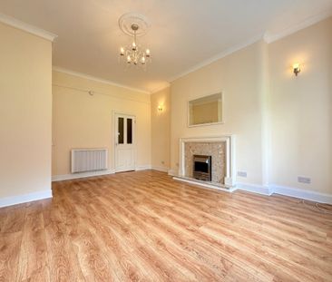 Huntly Gardens, B2, Glasgow, Hillhead, G12 9AU - Photo 2